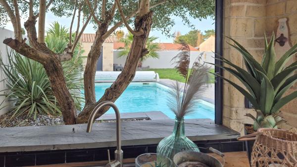 Maison Olonne sur Mer 144.64 m² 3 chambres jardin piscine garage 1 km YLIUM