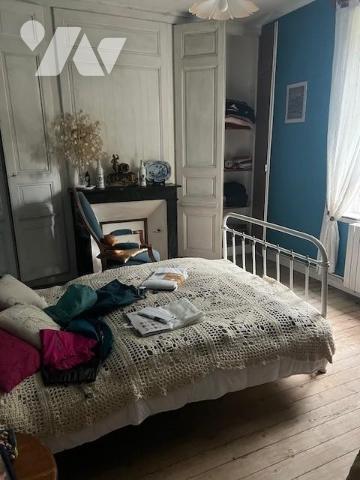 ENTRE ORBEC ET BERNAY MAISON DE MAITRE DANS UN BEL ENVIRONNEMENT A RENOVER