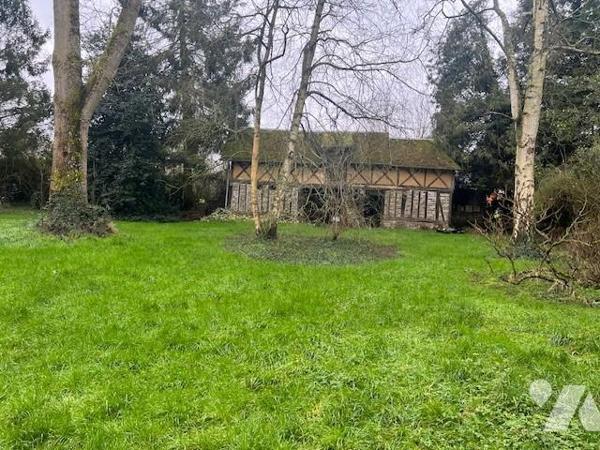 ENTRE ORBEC ET BERNAY MAISON DE MAITRE DANS UN BEL ENVIRONNEMENT A RENOVER