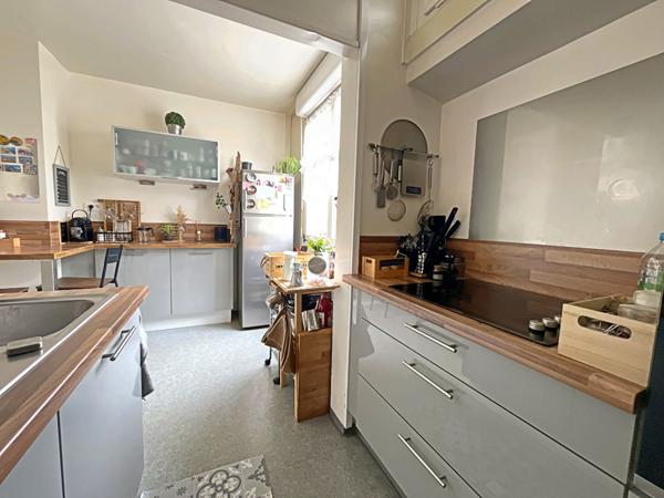 Appartement T4 de 72.93m2 avec balcon et cave dans une residence avec gardien