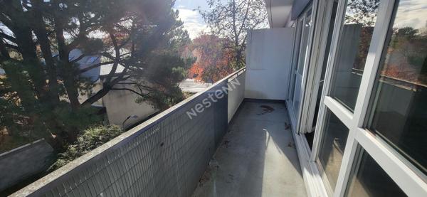 Nantes Bourgeonnière : A LOUER, appartement T2 en dernier étage, balcon, garage, cave. Proche tram.