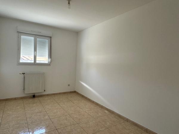 PAVILLON INDIVIDUEL DE PLAIN PIED 5 CHAMBRES + GARAGE