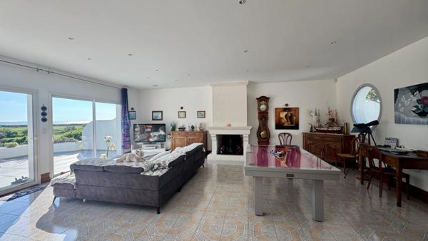 Maison, villa à vendre vue mer - 4 pièces - 165 m² - Garage 36 m² - Jardin clos - PORT DES BARQUES (17)