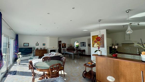 Maison, villa à vendre vue mer - 4 pièces - 165 m² - Garage 36 m² - Jardin clos - PORT DES BARQUES (17)