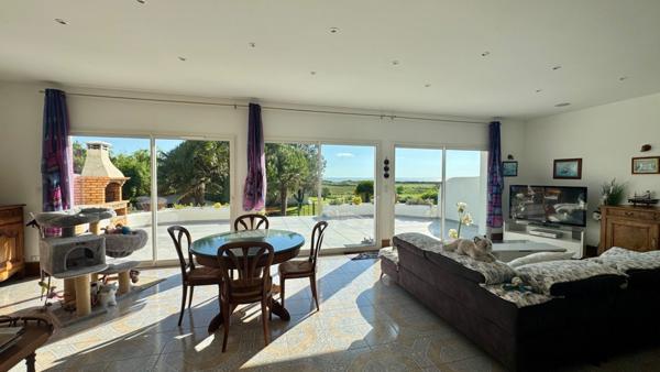 Maison, villa à vendre vue mer - 4 pièces - 165 m² - Garage 36 m² - Jardin clos - PORT DES BARQUES (17)