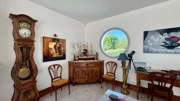 Maison, villa à vendre vue mer - 4 pièces - 165 m² - Garage 36 m² - Jardin clos - PORT DES BARQUES (17)