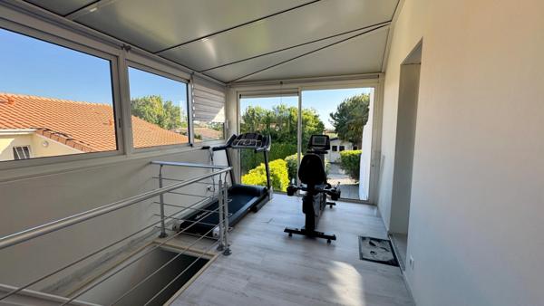 Maison, villa à vendre vue mer - 4 pièces - 165 m² - Garage 36 m² - Jardin clos - PORT DES BARQUES (17)