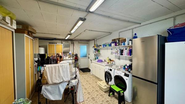 Maison, villa à vendre vue mer - 4 pièces - 165 m² - Garage 36 m² - Jardin clos - PORT DES BARQUES (17)