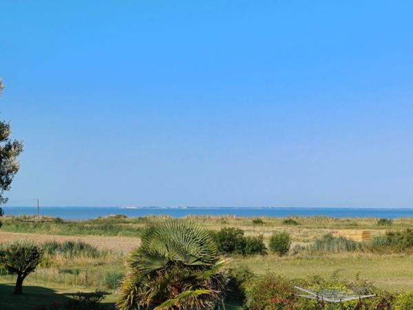 Maison, villa à vendre vue mer - 4 pièces - 165 m² - Garage 36 m² - Jardin clos - PORT DES BARQUES (17)