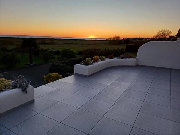 Maison, villa à vendre vue mer - 4 pièces - 165 m² - Garage 36 m² - Jardin clos - PORT DES BARQUES (17)