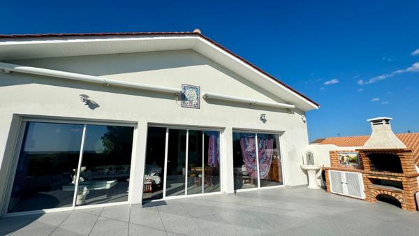 Maison, villa à vendre vue mer - 4 pièces - 165 m² - Garage 36 m² - Jardin clos - PORT DES BARQUES (17)