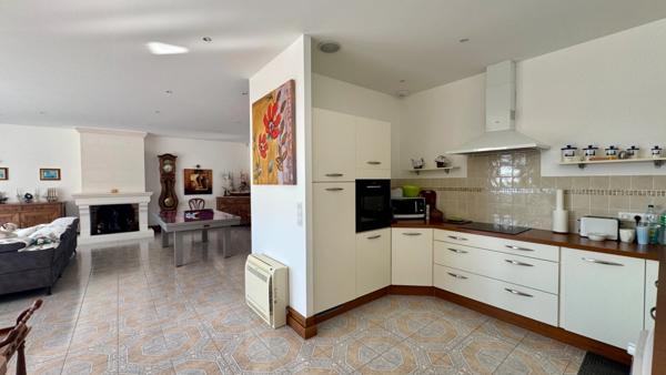 Maison, villa à vendre vue mer - 4 pièces - 165 m² - Garage 36 m² - Jardin clos - PORT DES BARQUES (17)