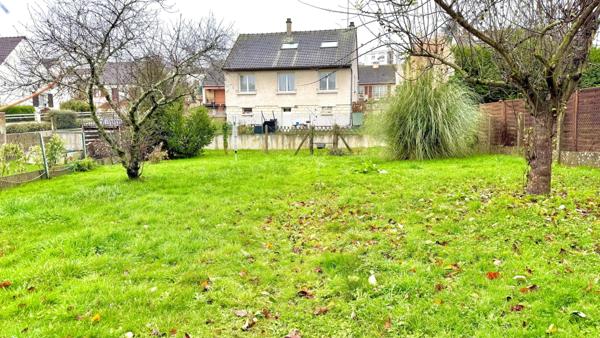 Maison de ville au calme avec jardin et garage