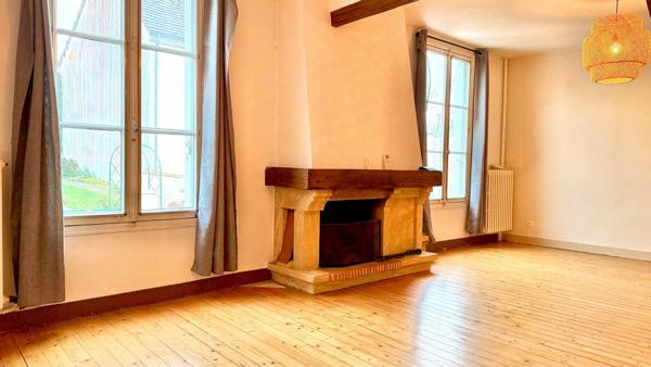 Maison de ville au calme avec jardin et garage