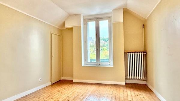 Maison de ville au calme avec jardin et garage