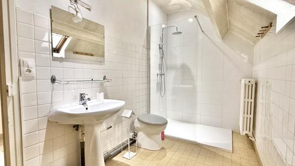 Maison de ville au calme avec jardin et garage