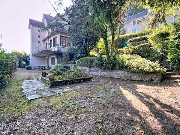 LA CHARTRE SUR LE LOIR (72),Maison 119m²à vendre-5 pièces- terrasse- garage double- jardin et prairie
