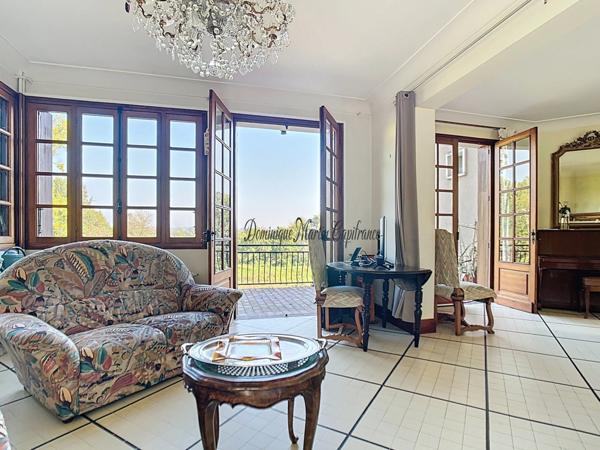 LA CHARTRE SUR LE LOIR (72),Maison 119m²à vendre-5 pièces- terrasse- garage double- jardin et prairie