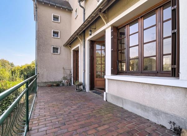 LA CHARTRE SUR LE LOIR (72),Maison 119m²à vendre-5 pièces- terrasse- garage double- jardin et prairie