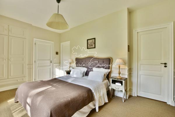 Dpt Loiret (45), à vendre SULLY SUR LOIRE Maison bourgeoise 9 pièces de 270 m² - Terrain de 2 548,00 m² - Piscine chauffée - Garage -