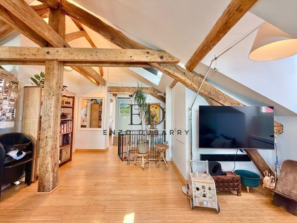 Appartement
         3 pièces
        - 77 m² Bien prestige 460 000 € *