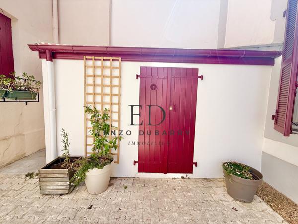 Appartement
         3 pièces
        - 77 m² Bien prestige 460 000 € *