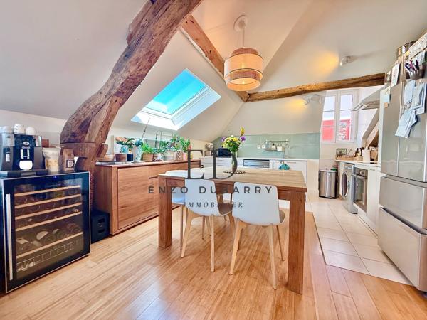 Appartement
         3 pièces
        - 77 m² Bien prestige 460 000 € *