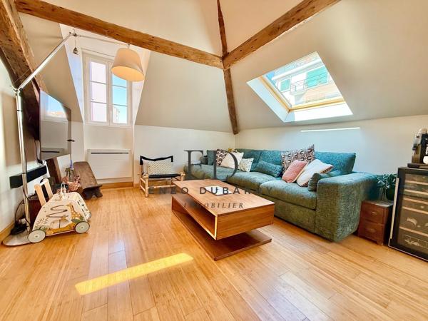 Appartement
         3 pièces
        - 77 m² Bien prestige 460 000 € *