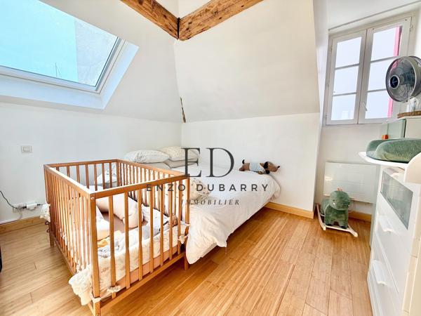 Appartement
         3 pièces
        - 77 m² Bien prestige 460 000 € *
