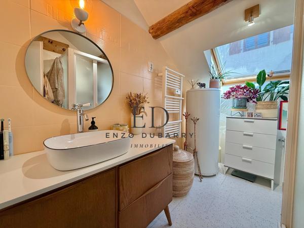 Appartement
         3 pièces
        - 77 m² Bien prestige 460 000 € *