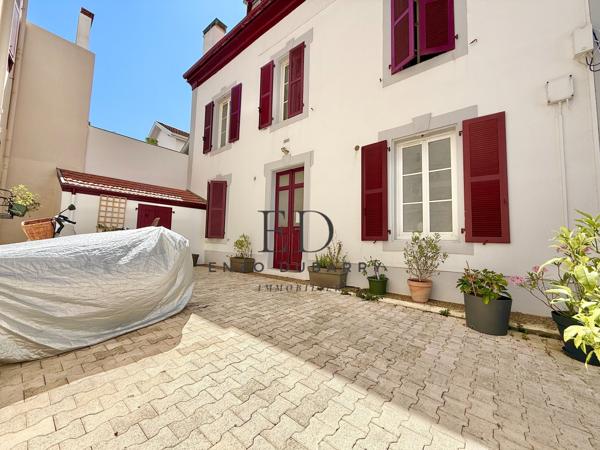 Appartement
         3 pièces
        - 77 m² Bien prestige 460 000 € *