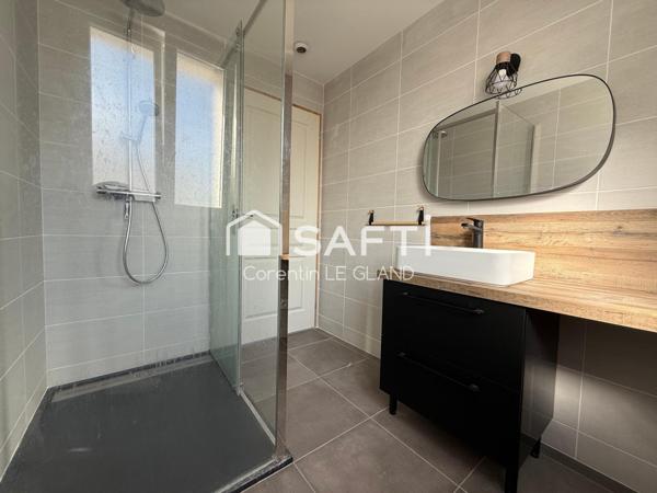 Spacieuse maison avec jardin en bord de rivière !