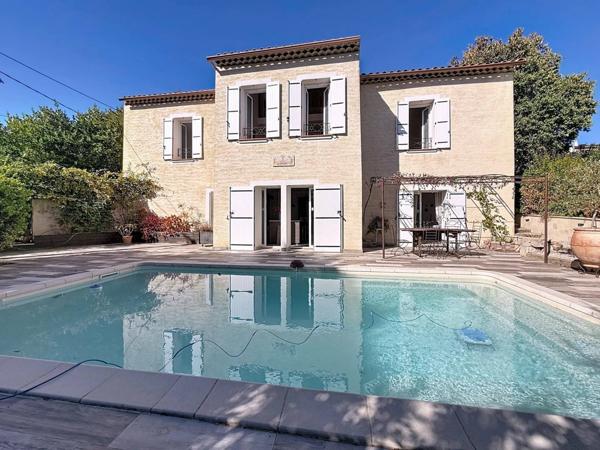 Ancien moulin rénové en bastide avec piscine