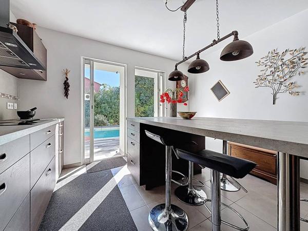 Ancien moulin rénové en bastide avec piscine