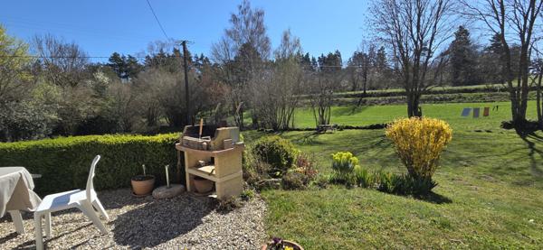 Saint-Barthélemy-Grozon (07270) Maison en pierres avec dépendance et grand terrain