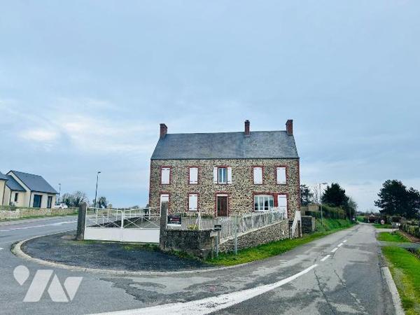 Maison avec vue sur la baie de sienne entre plages et ville.
Divisée en 2 logements distincts ...