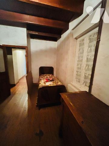 Maison avec vue sur la baie de sienne entre plages et ville.
Divisée en 2 logements distincts ...