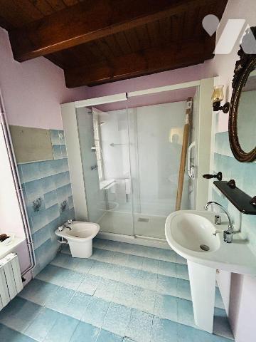 Maison avec vue sur la baie de sienne entre plages et ville.
Divisée en 2 logements distincts ...