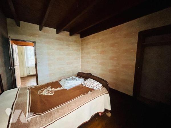 Maison avec vue sur la baie de sienne entre plages et ville.
Divisée en 2 logements distincts ...