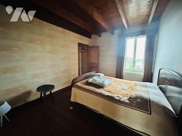 Maison avec vue sur la baie de sienne entre plages et ville.
Divisée en 2 logements distincts ...