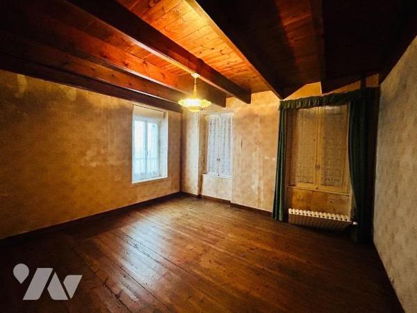 Maison avec vue sur la baie de sienne entre plages et ville.
Divisée en 2 logements distincts ...