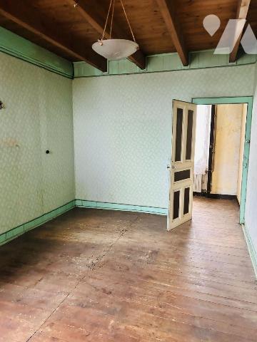 Maison avec vue sur la baie de sienne entre plages et ville.
Divisée en 2 logements distincts ...