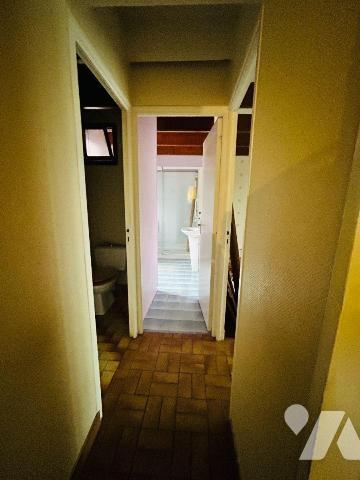 Maison avec vue sur la baie de sienne entre plages et ville.
Divisée en 2 logements distincts ...