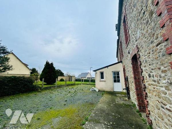 Maison avec vue sur la baie de sienne entre plages et ville.
Divisée en 2 logements distincts ...