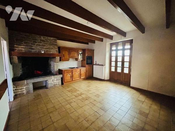 Maison avec vue sur la baie de sienne entre plages et ville.
Divisée en 2 logements distincts ...