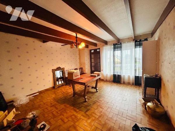 Maison avec vue sur la baie de sienne entre plages et ville.
Divisée en 2 logements distincts ...