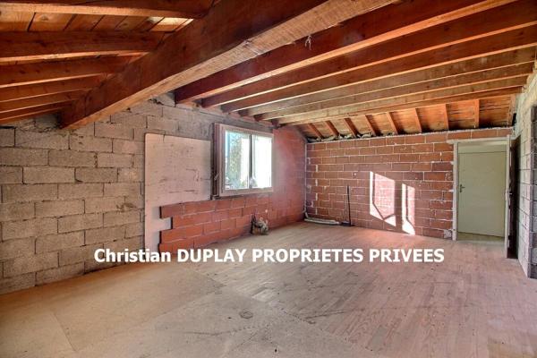 Saint Genest Malifaux 42660 Centre village Maison traditionnelle exposée Sud-Est sous bassement pierres de pays construite en 1975 sur sous-sol complet, 103m² habitables 3 chambres sur 890m² de terrain