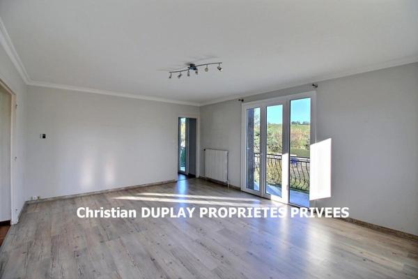 Saint Genest Malifaux 42660 Centre village Maison traditionnelle exposée Sud-Est sous bassement pierres de pays construite en 1975 sur sous-sol complet, 103m² habitables 3 chambres sur 890m² de terrain