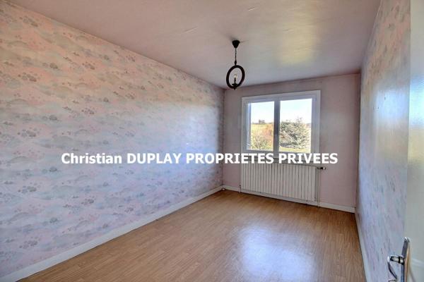 Saint Genest Malifaux 42660 Centre village Maison traditionnelle exposée Sud-Est sous bassement pierres de pays construite en 1975 sur sous-sol complet, 103m² habitables 3 chambres sur 890m² de terrain