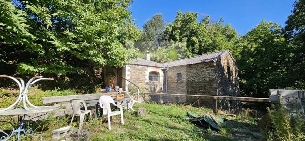 Maison à vendre à Saint Hilaire de Lavit - 3 pièces, 110 m², terrain 2744 m²